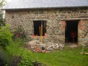 Gîte Breton en cours de travaux artisan rénove la maçonnerie